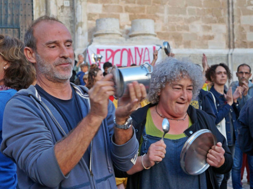 (Galería de imágenes) Así fue la protesta en Maó “contra la represión” en Catalunya