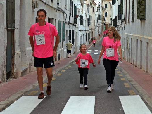 (Galería de fotos y vídeo) A la carrera contra el cáncer en Maó