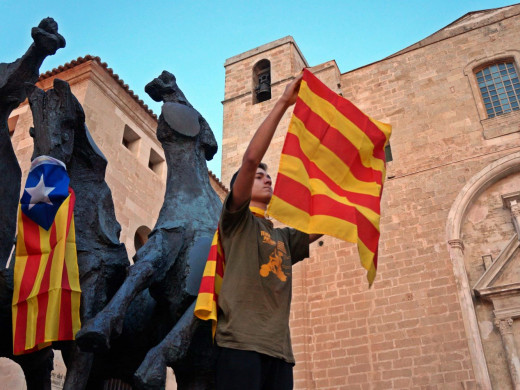 (Galería de imágenes) Así fue la protesta en Maó “contra la represión” en Catalunya