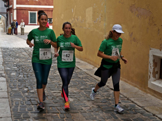 (Galería de fotos y vídeo) A la carrera contra el cáncer en Maó