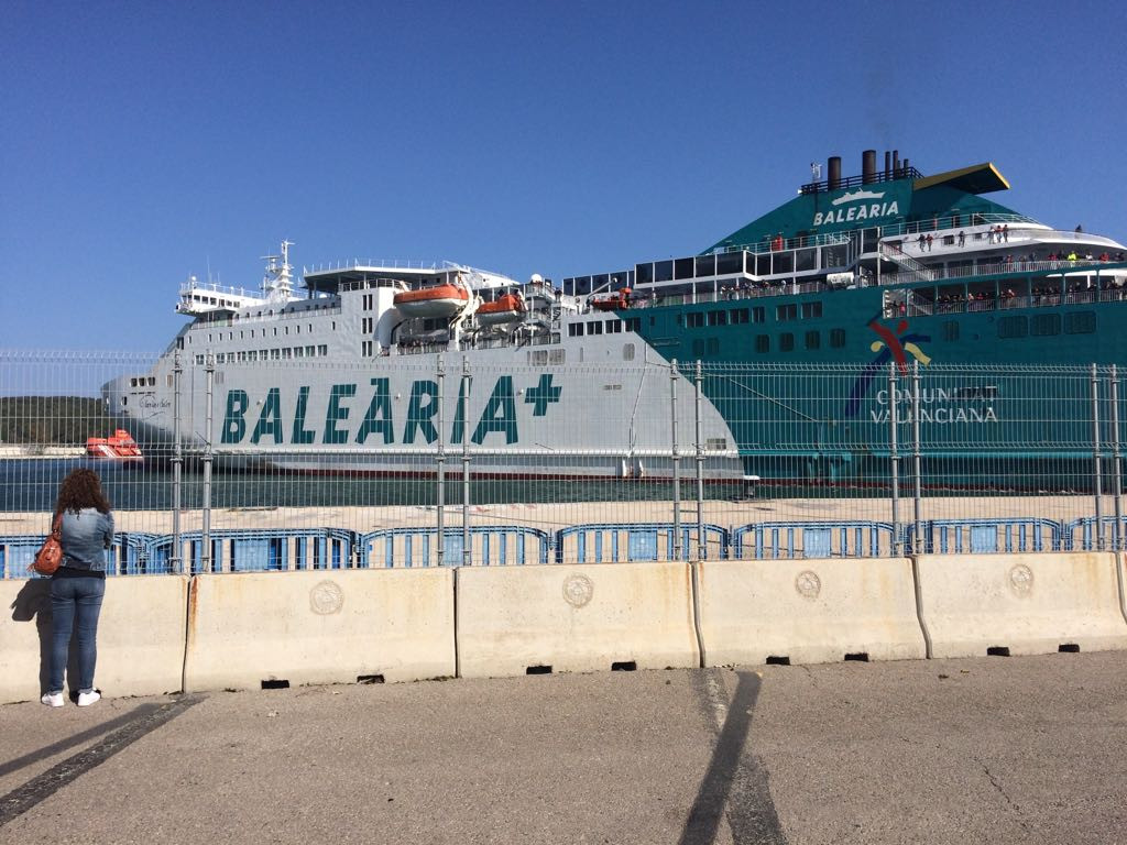 Entrada a puerto del barco de Baleària (Foto: Tolo Mercadal)