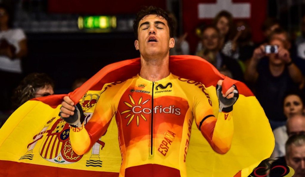 Torres, tras ganar el omnium en el campeonato de Europa.