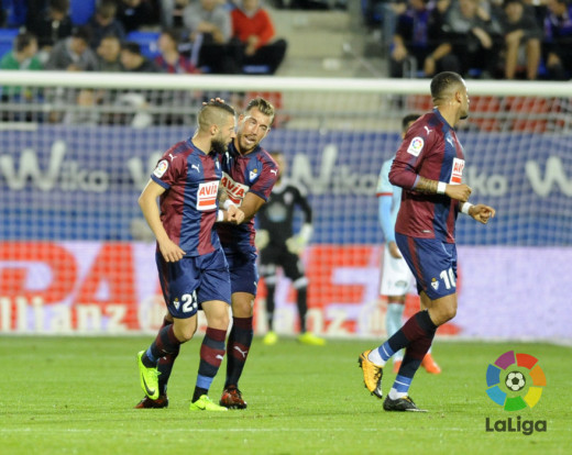 Enrich, celebrando el gol.