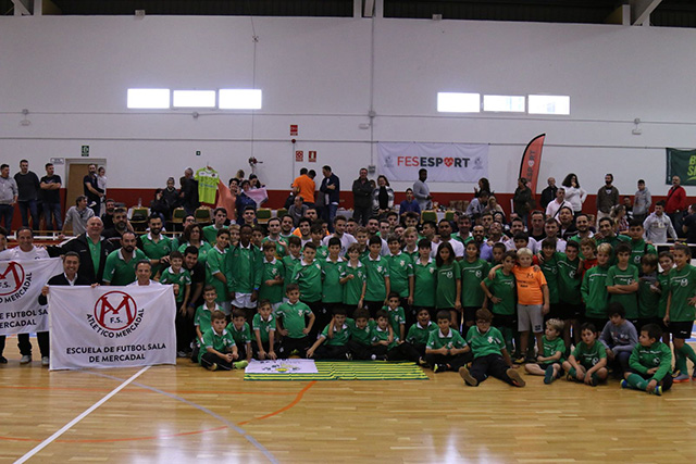 Foto de familia de los participantes en la jornada (Fotos: deportesmenorca.com)