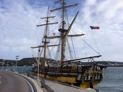 (Galería de fotos) El bergantín La Grace recala en Menorca