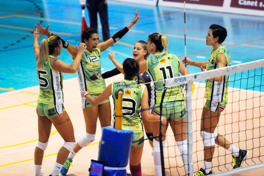 Jugadoras celebrando un punto.