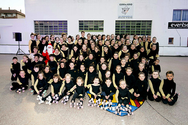 Foto de familia de los integrantes del club (Fotos: Cristina Barber - deportesmenorca.com)