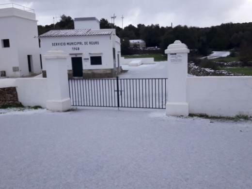 (Vídeo y galería de fotos) La nieve llega a Menorca