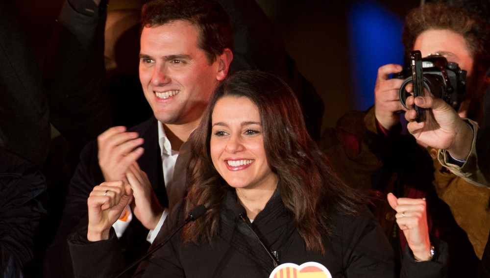 Inés Arrimadas celebra la victoria.