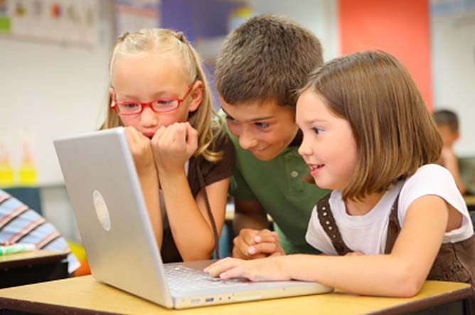 Niños de primaria en una clase.