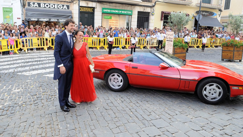 Llull posa con su madre antes del enlace (Foto: Tolo Mercadal)