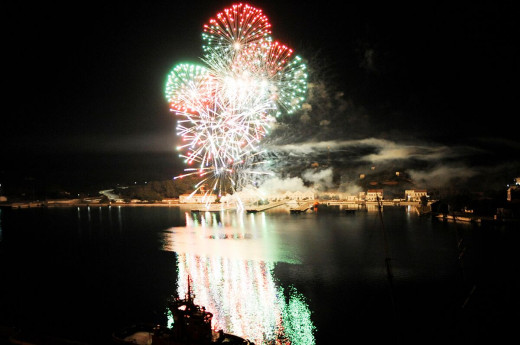 Fuegos artificiales en el port de Maó.