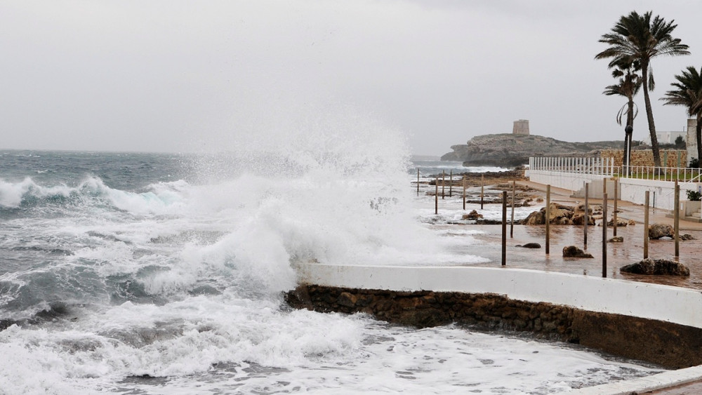 Las olas podrían llegar a los 12 metros de altura mañana sábado (Foto: Tolo Mercadal)