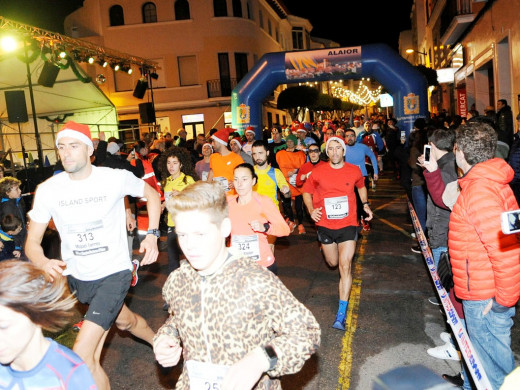 (Fotos) San Silvestre de fiesta en Alaior