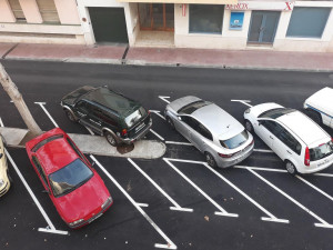 Vehículos estacionados.