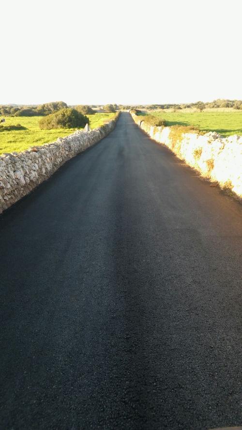 Fotografía que ilustra el tramo asfaltado del camino (Foto: Ajuntament de Ciutadella)