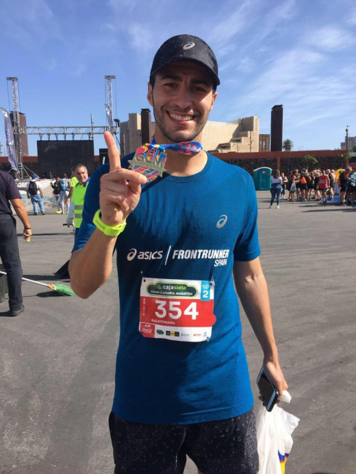 Javier Lorente, tras la maratón de Gran Canaria (Foto: Asics)