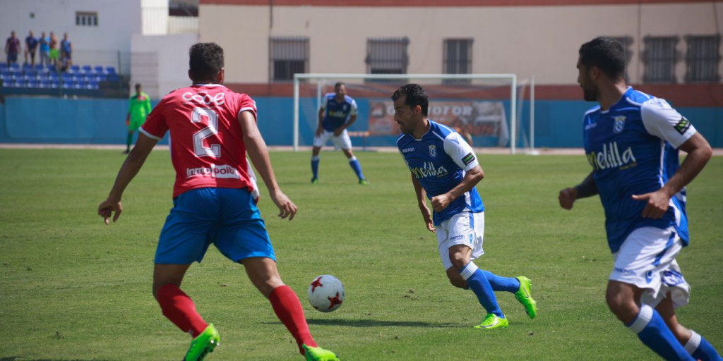 Rubén Martínez, en una acción con el Melilla (Foto: UD Logroñés)