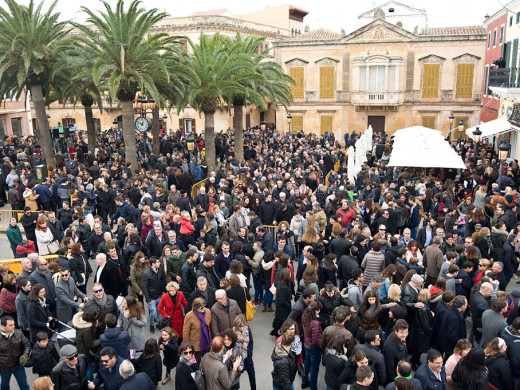 (Galería de fotos) La emotividad de los “Tres Tocs” cautiva a Ciutadella