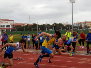 Inicio de la carrera de los 60 metros masculinos.