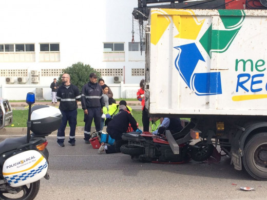 Accidentado un motorista frente al Polideportivo de Mahón