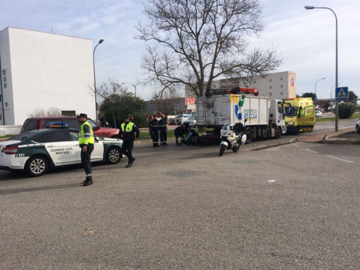 Accidentado un motorista frente al Polideportivo de Mahón