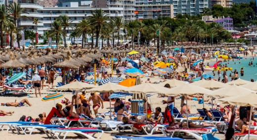 La mayoría de puestos de trabajo en Baleares beben de la industria turística.