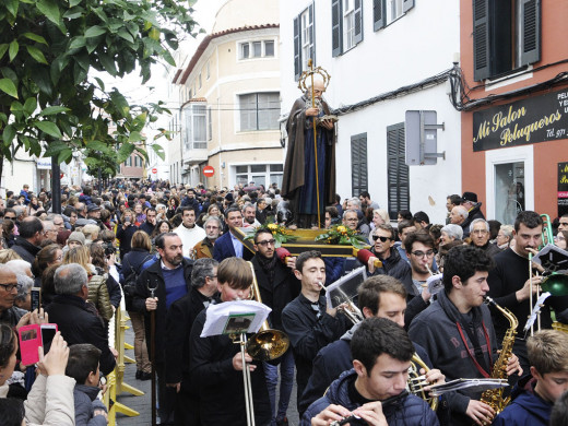 (Galería de fotos) El centro de Mahón y Sant Climent se llenan de animales por Sant Antoni