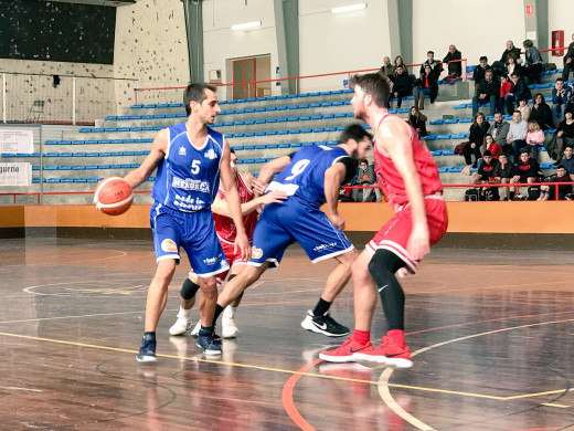 (Fotos) Paliza del Bàsquet Menorca al ritmo de Jan Orfila