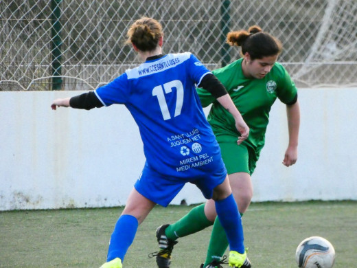 (Galería de fotos) Pasión por el fútbol femenino en Sant Lluís