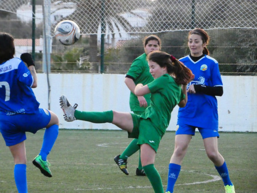 (Galería de fotos) Pasión por el fútbol femenino en Sant Lluís