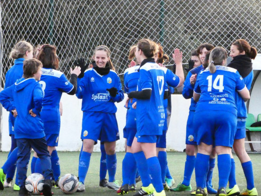 (Galería de fotos) Pasión por el fútbol femenino en Sant Lluís