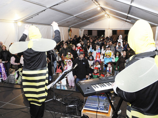 (Fotos) Ni el mal tiempo puede con el carnaval infantil