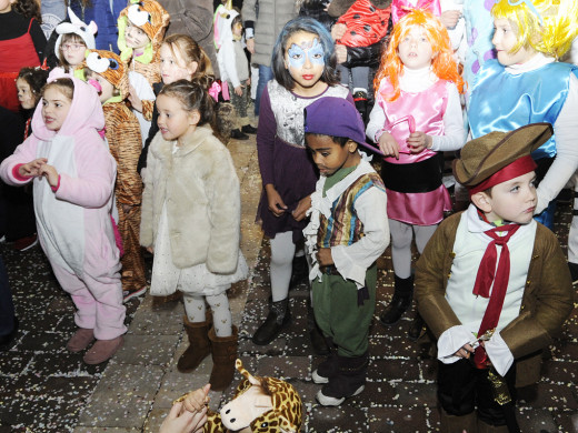 (Fotos) Ni el mal tiempo puede con el carnaval infantil