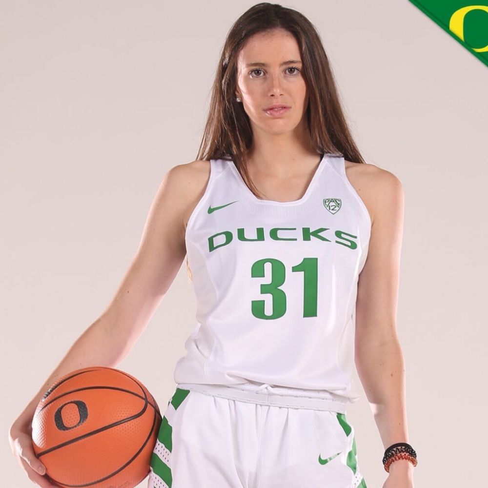 Ayuso, con la camiseta de los Ducks de Oregon.