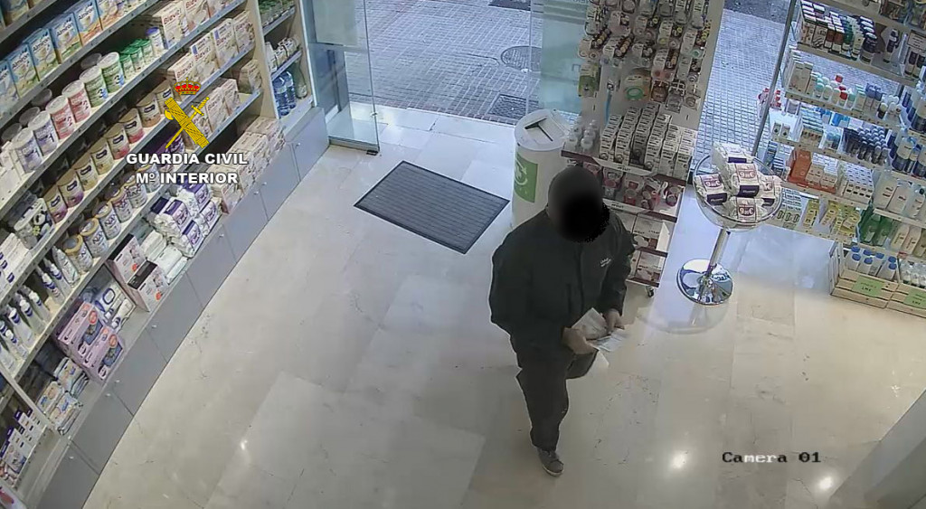 Pillado en la farmacia.