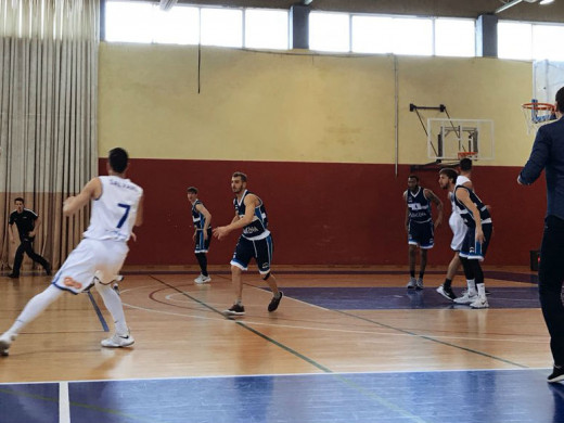 (Fotos) La racha del Bàsquet Menorca acaba en Collblanc