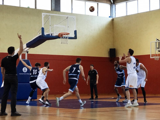 (Fotos) La racha del Bàsquet Menorca acaba en Collblanc