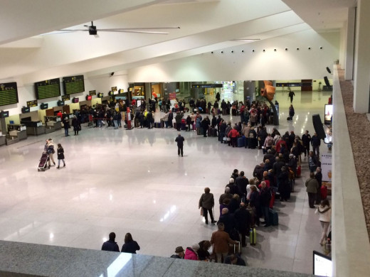 (Fotos) Un avión con destino a Maó regresa a Barcelona a causa del fuerte viento