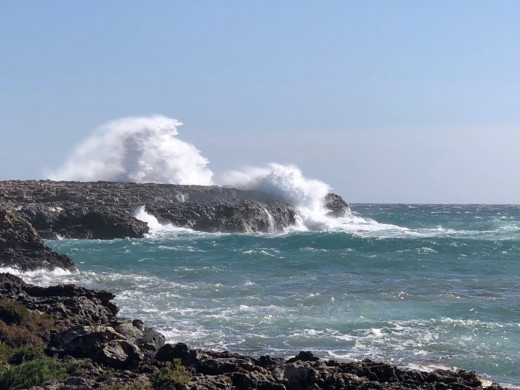Imagen de las olas en Binisafua (Foto: M. Angeles Ricart)