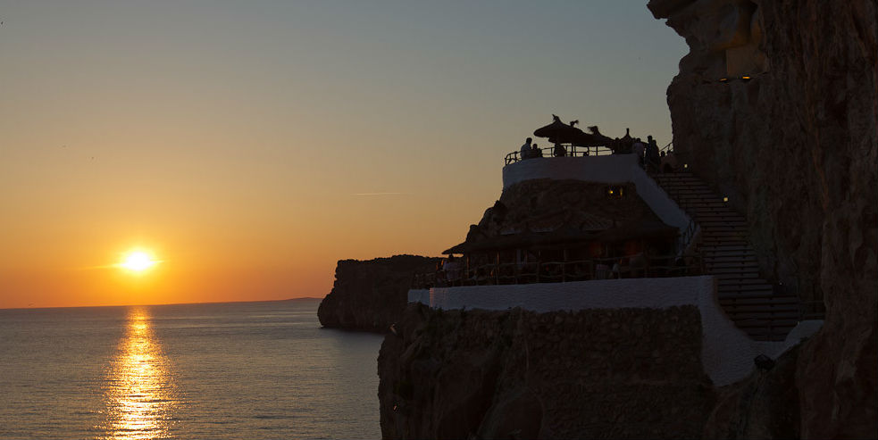 Atardecer en Sa Cova d'en Xoroi (Foto: Tolo Mercadal)