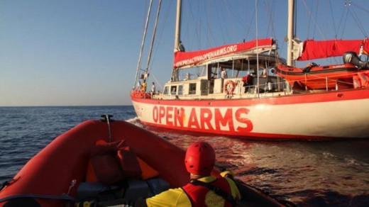 El barco de Open Arms lleva 18 días sin atracar en un puerto