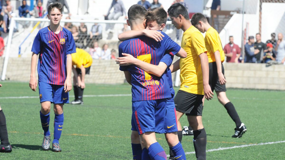 Celebración del 5-0 del Barça ante el Somerset (Fotos: Tolo Mercadal)