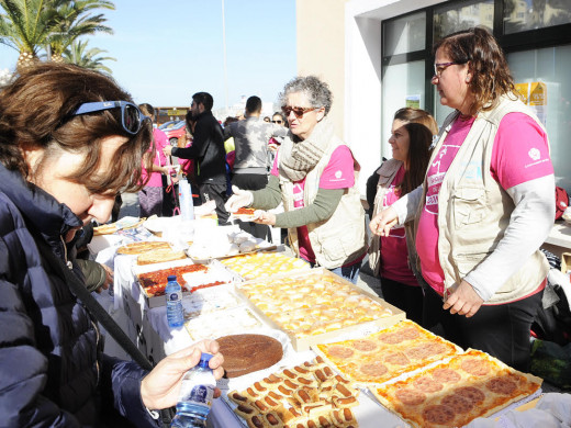 (Galería de fotos) Multitudinaria “Cursa de la Dona” en el puerto de Maó