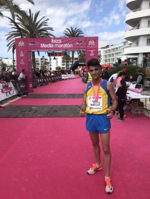 Sergi Reurer, tras lograr el triunfo en Ibiza (Foto: Lô Esport)