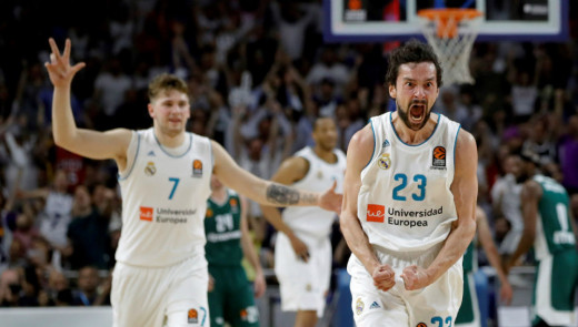 Llull celebra una canasta ante el Panathinaikos (Foto: acb.com)