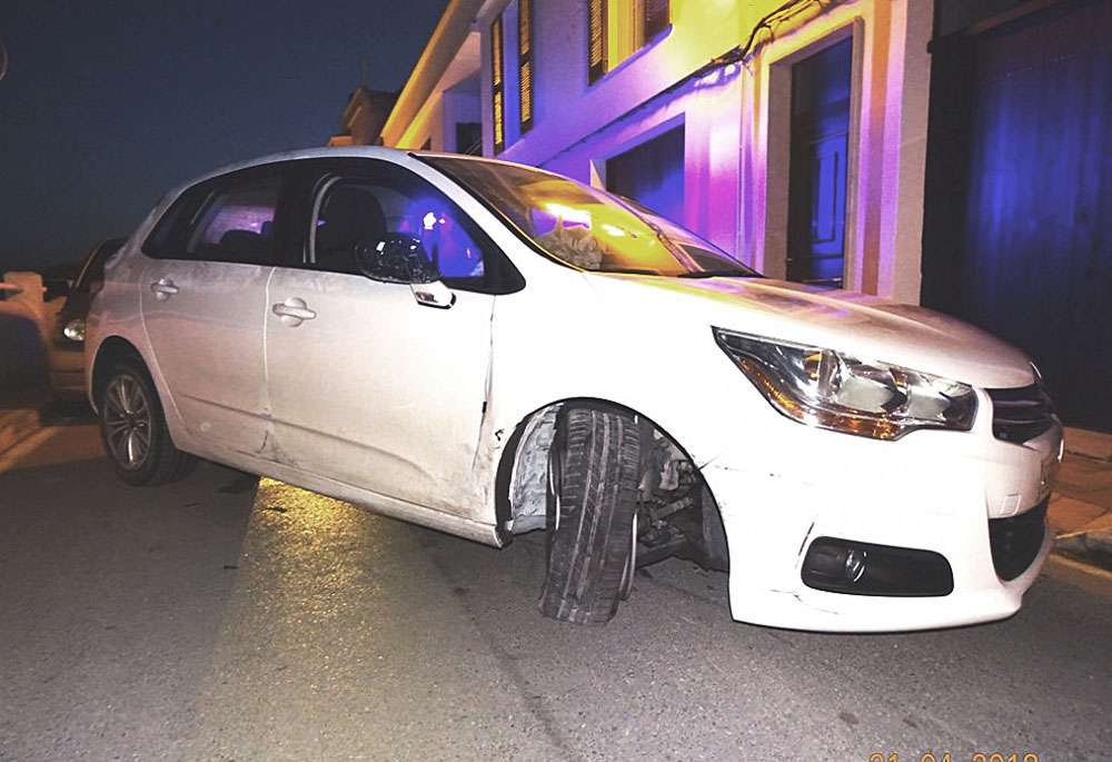 El incidente ha ocurrido esta madrugada en la calle Sa Muradeta de Ciutadella. Foto: Policía Local