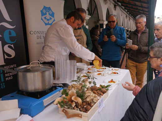 (Fotos) La Fira Arrels sirve el primer plato en Ciutadella