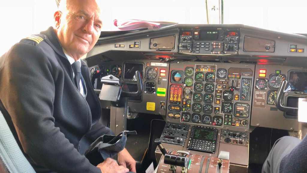 El piloto, en un avión de Air Europa (Foto: Air Europa)