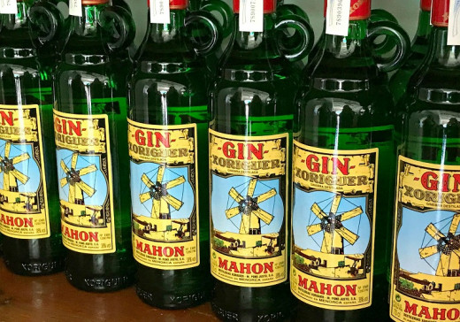 Botellas de Gin Xoriguer.